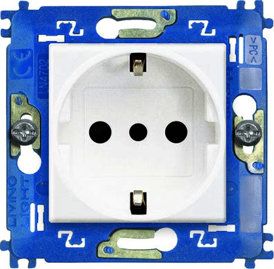 Розетка Livinglight с защитными шторками (белый) Розетка Livinglight с защитными шторками (белый)